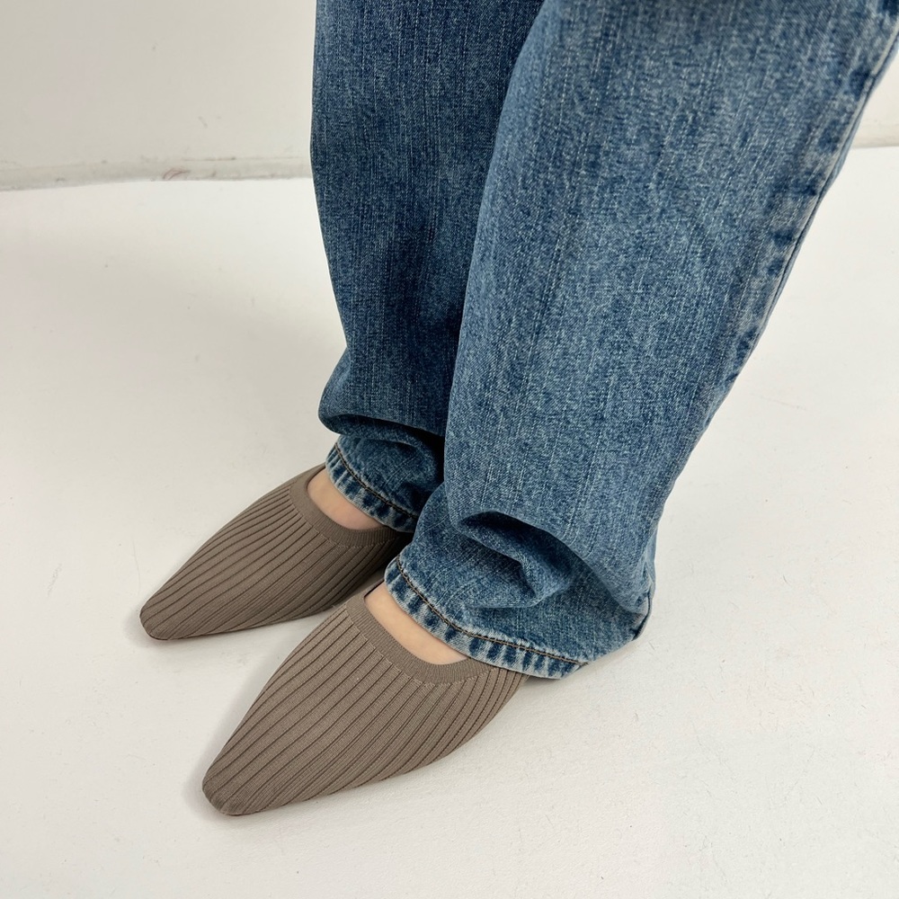 Grey Pointed-toe mule sandal
